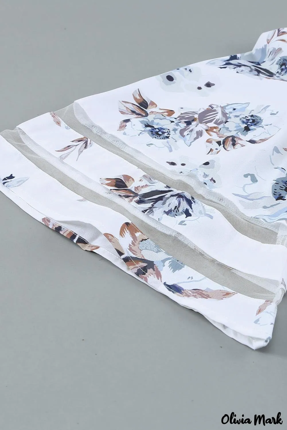 Deanwangkt - White floral blouse with 3/4 flared sleeves