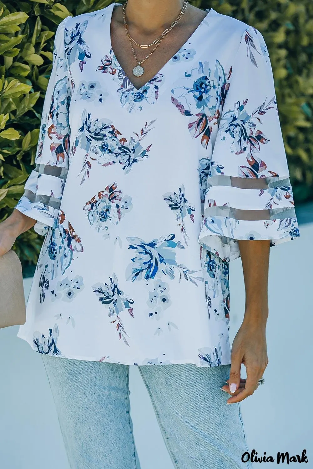 Deanwangkt - White floral blouse with 3/4 flared sleeves