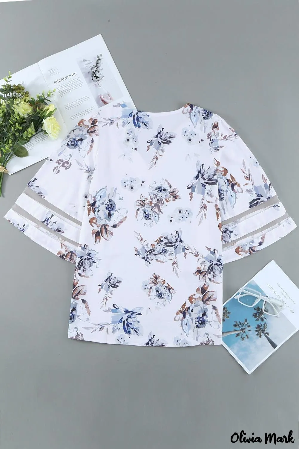 Deanwangkt - White floral blouse with 3/4 flared sleeves