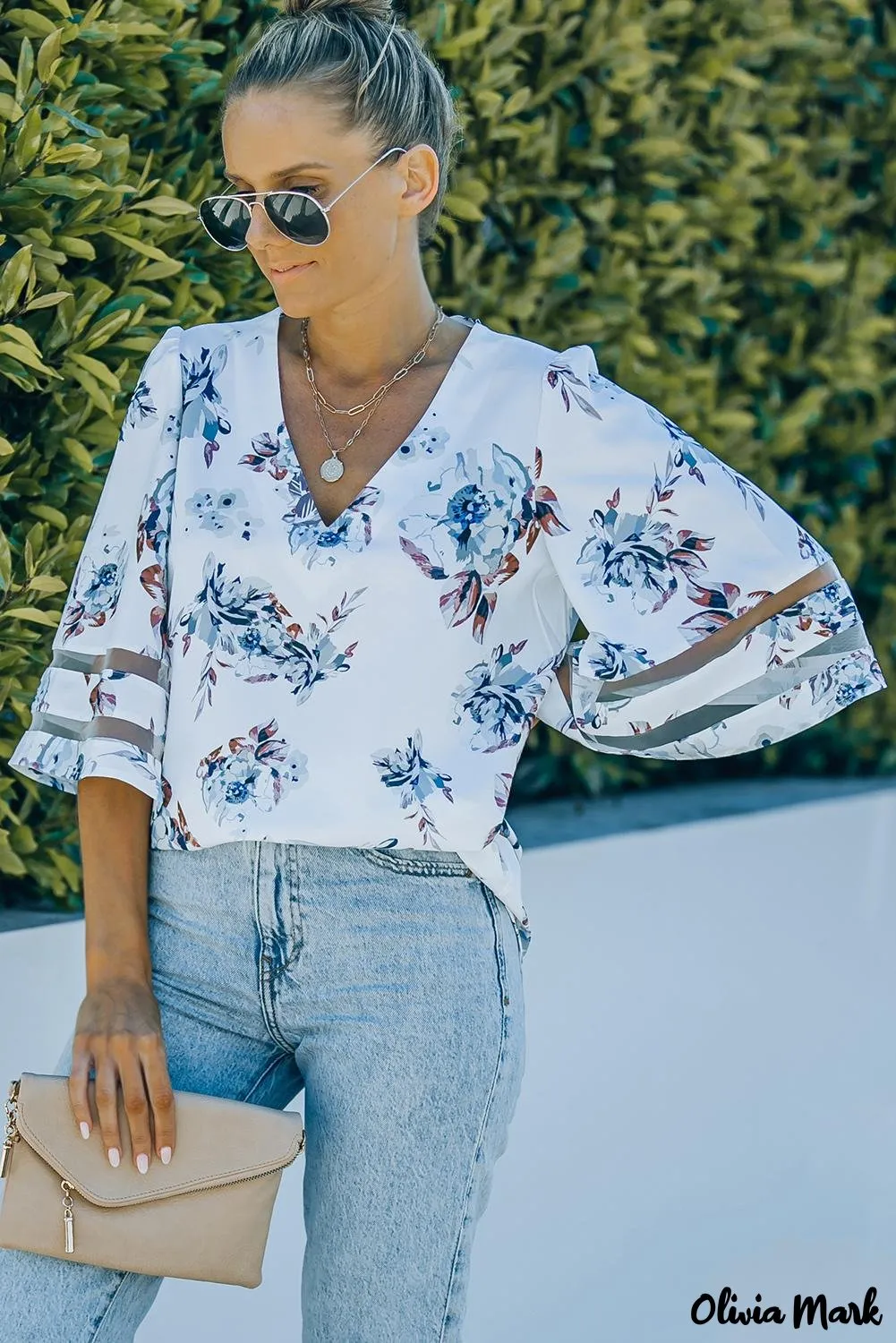 Deanwangkt - White floral blouse with 3/4 flared sleeves