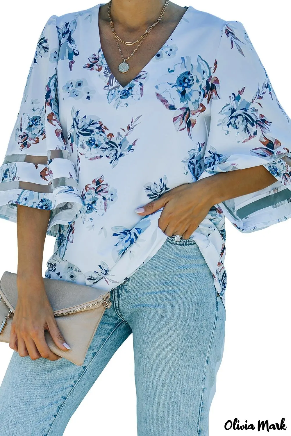 Deanwangkt - White floral blouse with 3/4 flared sleeves