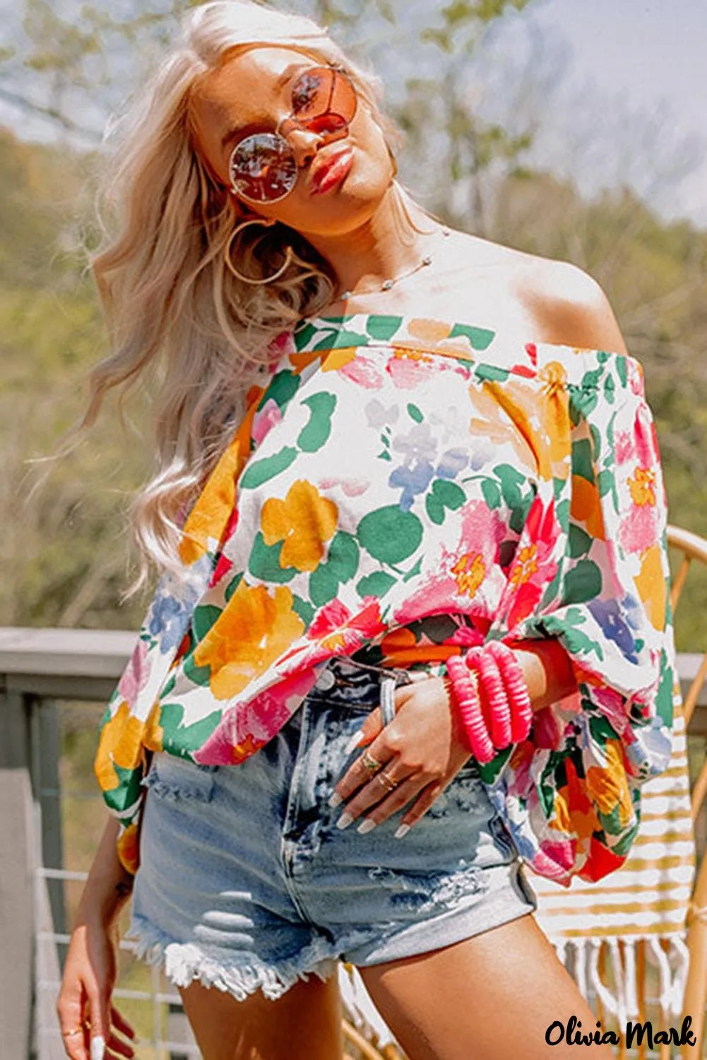 Deanwangkt - White off-the-shoulder top with watercolor flowers