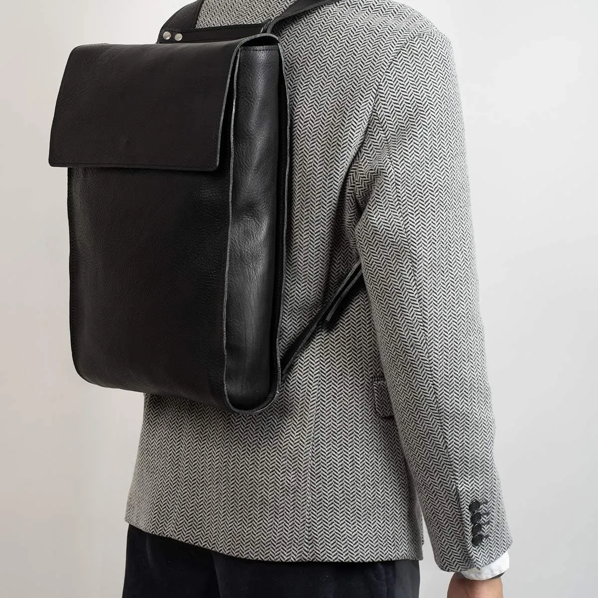 Leather laptop backpack - The Minimalist (Black)